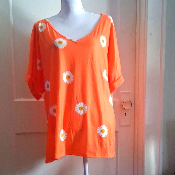 Tops - Orange daisy Women's Top